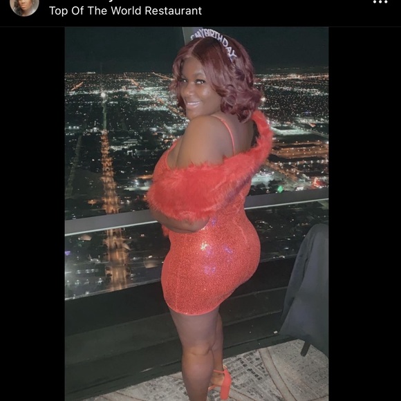 Red sparkle Dress and fur - Picture 2 of 3